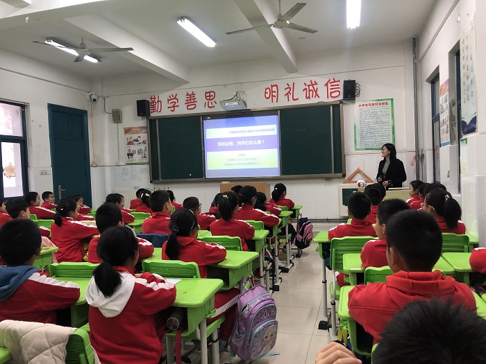 公共卫生学院走进附属小学守护儿童用眼健康